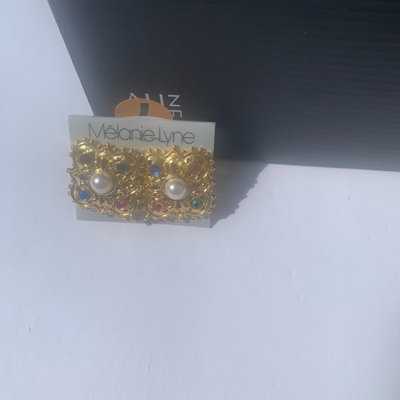 2/$19 RARE!! NEW 80’s Clip On earrings — the Original packag… - Picture 6 of 8